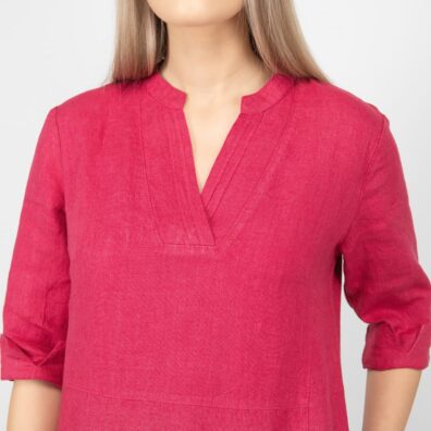 Rød linkjole med 3/4-ermer med slisser