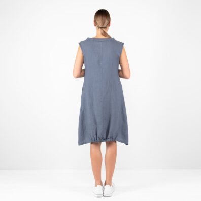 Blågrå linkjole med fin rynking i nederkanten
