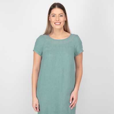 Grønnaktig linkjole med korte ermer