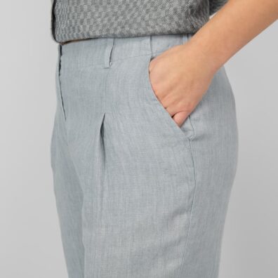 Grå linbukse med plisseringer foran, elastisk linning, lommer, glidelås