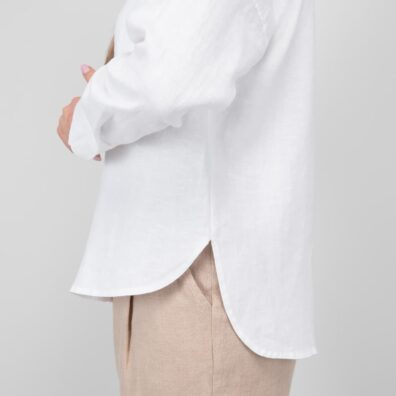 Hvit linbluse / skjortebluse med sideslidser