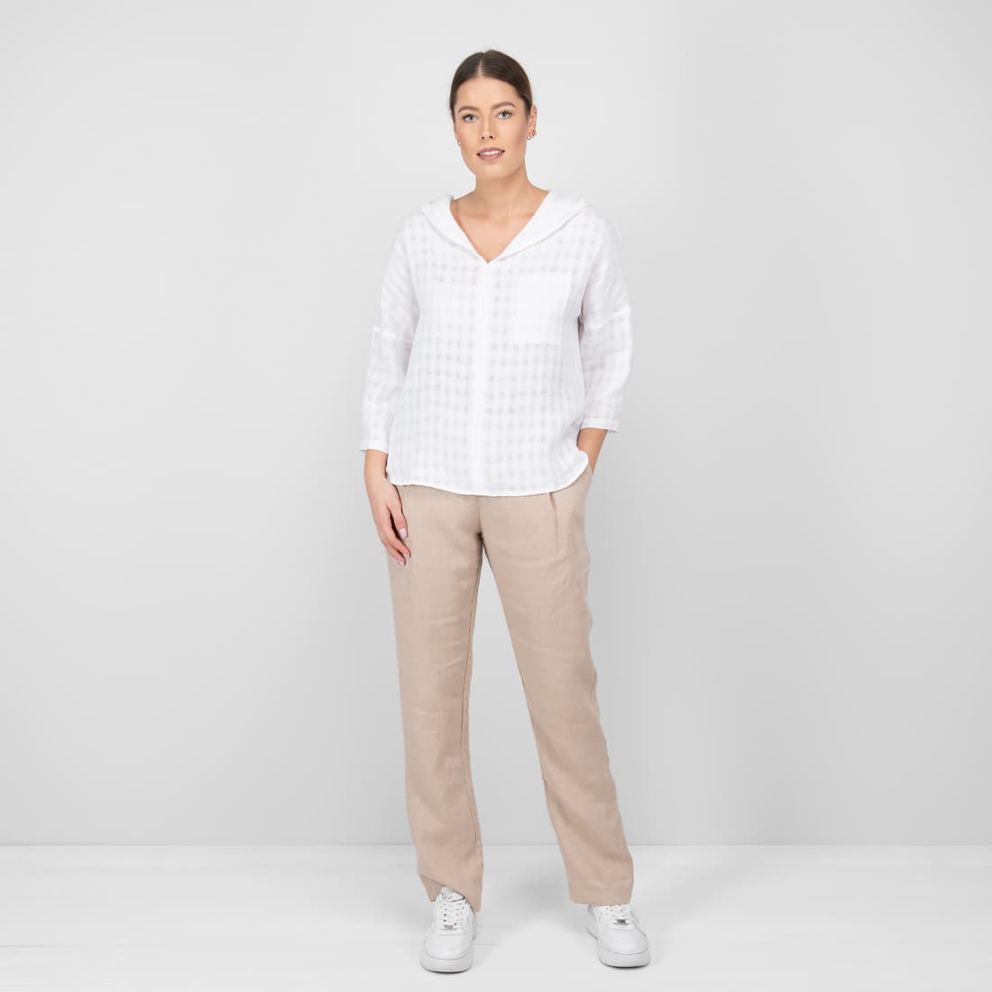 Knallhvit linbluse med 3/4 ermer