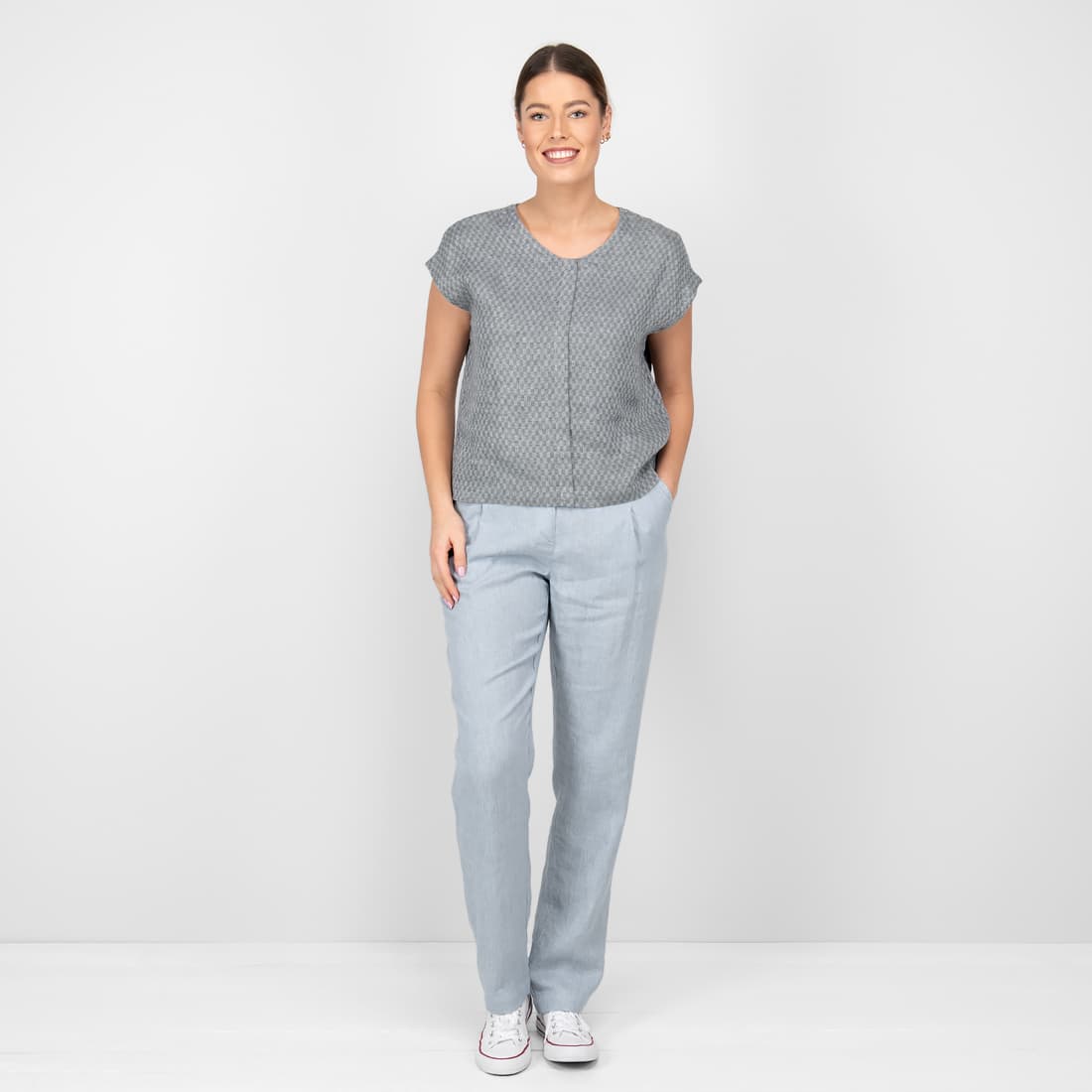 Grå linbluse med korte ermer