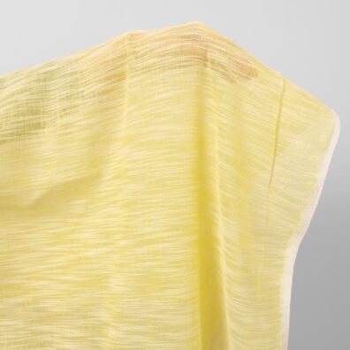 Gult stripete halvlin stoff lett, løstvevd, gjennomsiktig