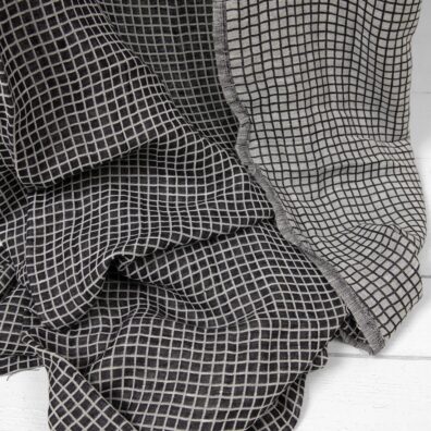 Halvlinstoff svart-hvit rutete vasket til å sy klær, hjemmetekstiler