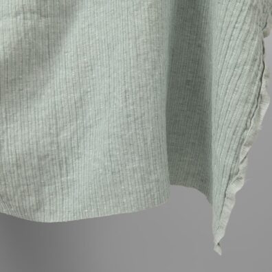 Halvlinstoff grønnaktig-hvit stripet vasket, mykt, skånsomt