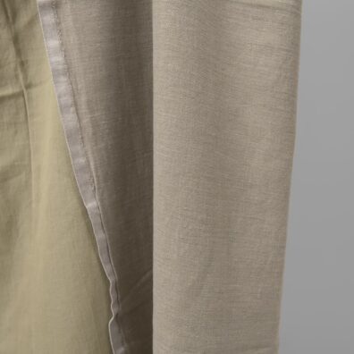 Tosidig lin-bomull stoff, vevd av olivengrønn og naturfarget (ufarget, brungrått) garn