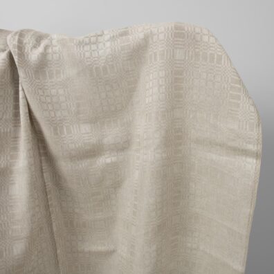 Lysegrått linstoff med ruter