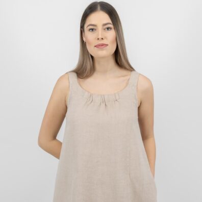 Lysebrun linkjole med vakker rusjing i halsen foran