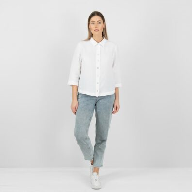 Hvit linbluse med 3/4 ermer