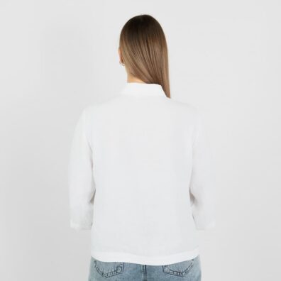 Hvit linbluse / skjortebluse i løs, rett silhuett med hoftelengde
