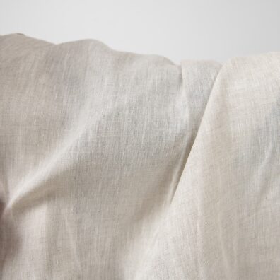 Lett lyst grått linstoff for klær, hjemmetekstiler