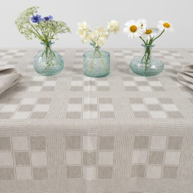 Halvlin beige duk med ruter