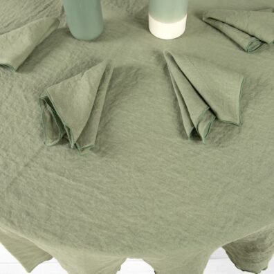 ARVO rund grønnaktig lin duk og servietter