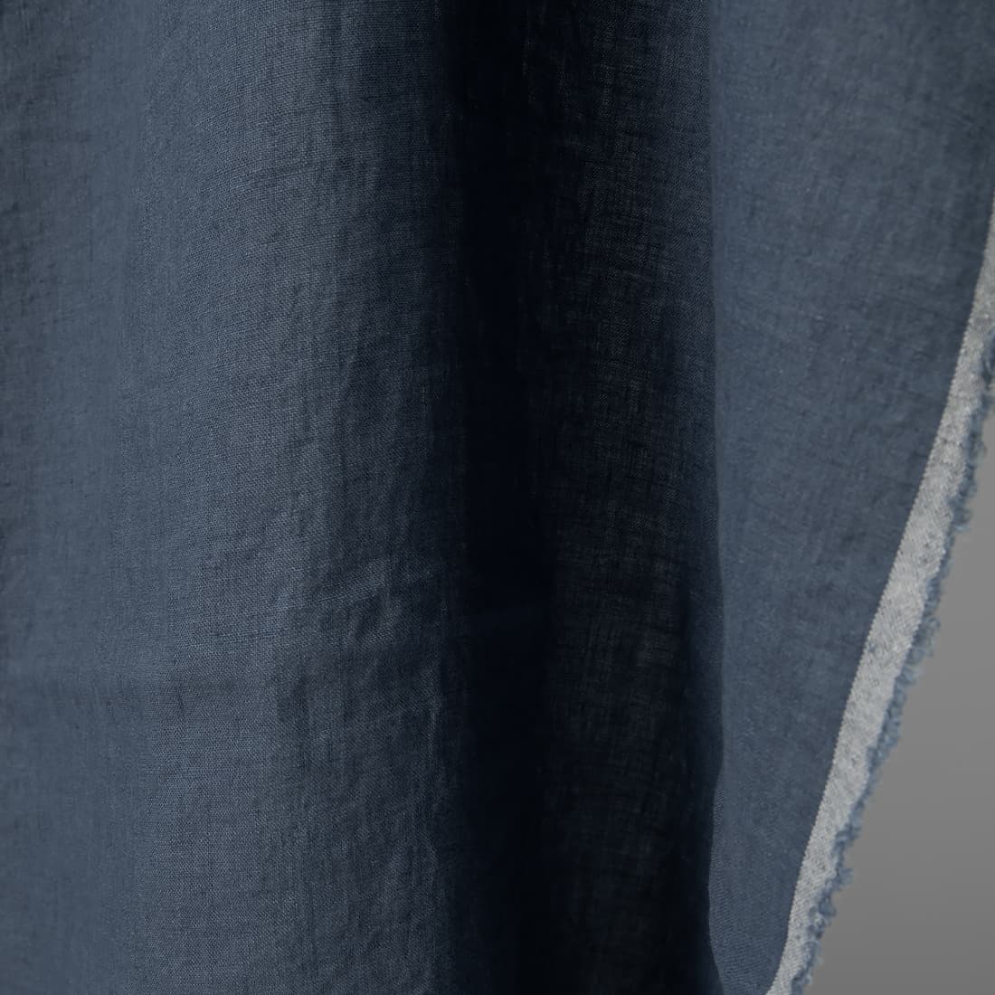 Linstoff i denimblå vasket for klær, hjemmetekstiler