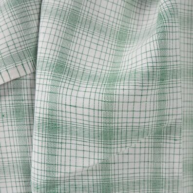 Lin-bomull stoff melkehvitt med smaragdgrønne ruter