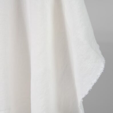 Linstoff i melkehvit farge vasket 140cm bredt