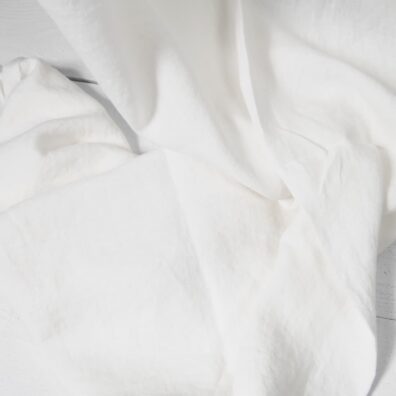 Linstoff i melkehvit farge vasket, mykt, skånsomt