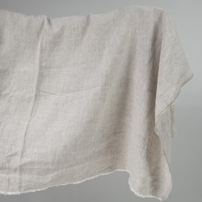 Linstoff i lysegrått farge vasket