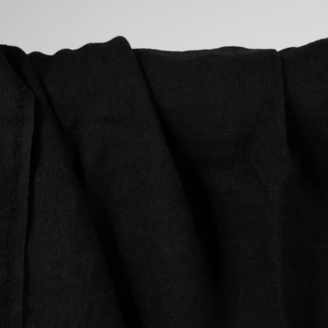 Linstoff i svart farge vasket, mykt, skånsomt