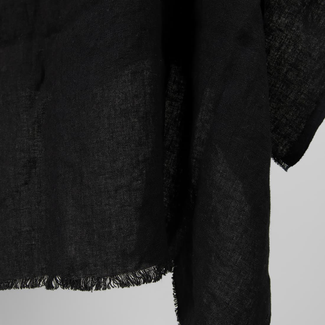 Linstoff i svart farge vasket for klær, hjemmetekstiler