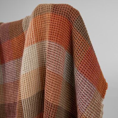 ”Vaffel” halvlinstoff brun rutete vasket 150cm bredt