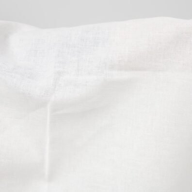 Lin-bomull stoff bredt vavd av knallhvitt og melkehvitt (gulaktig hvitt) garn