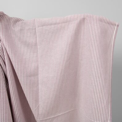 Halvlin stoff med lilla striper bredt