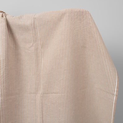 Halvlin stoff med brun striper bredt