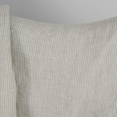 Linstoff med naturlige og hvite striper vasket passer til å sy klær og hjemmetekstiler