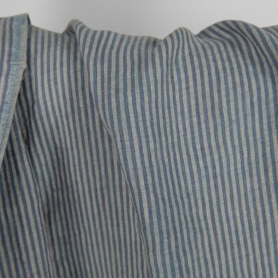 Linstoff med blå striper vasket passer til å sy klær og hjemmetekstiler