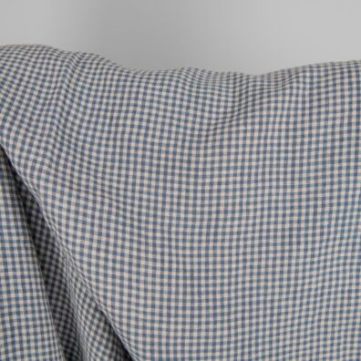 Linstoff med brunaktige og blå ruter vasket passer til å sy klær og hjemmetekstiler