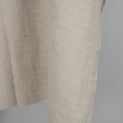 Lin-bomullsstoff beige i fiskebeinsmønster vasket 150cm bredt