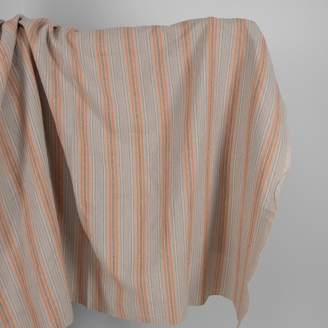 Lin-bomullsstoff med brune mønstrede striper vasket