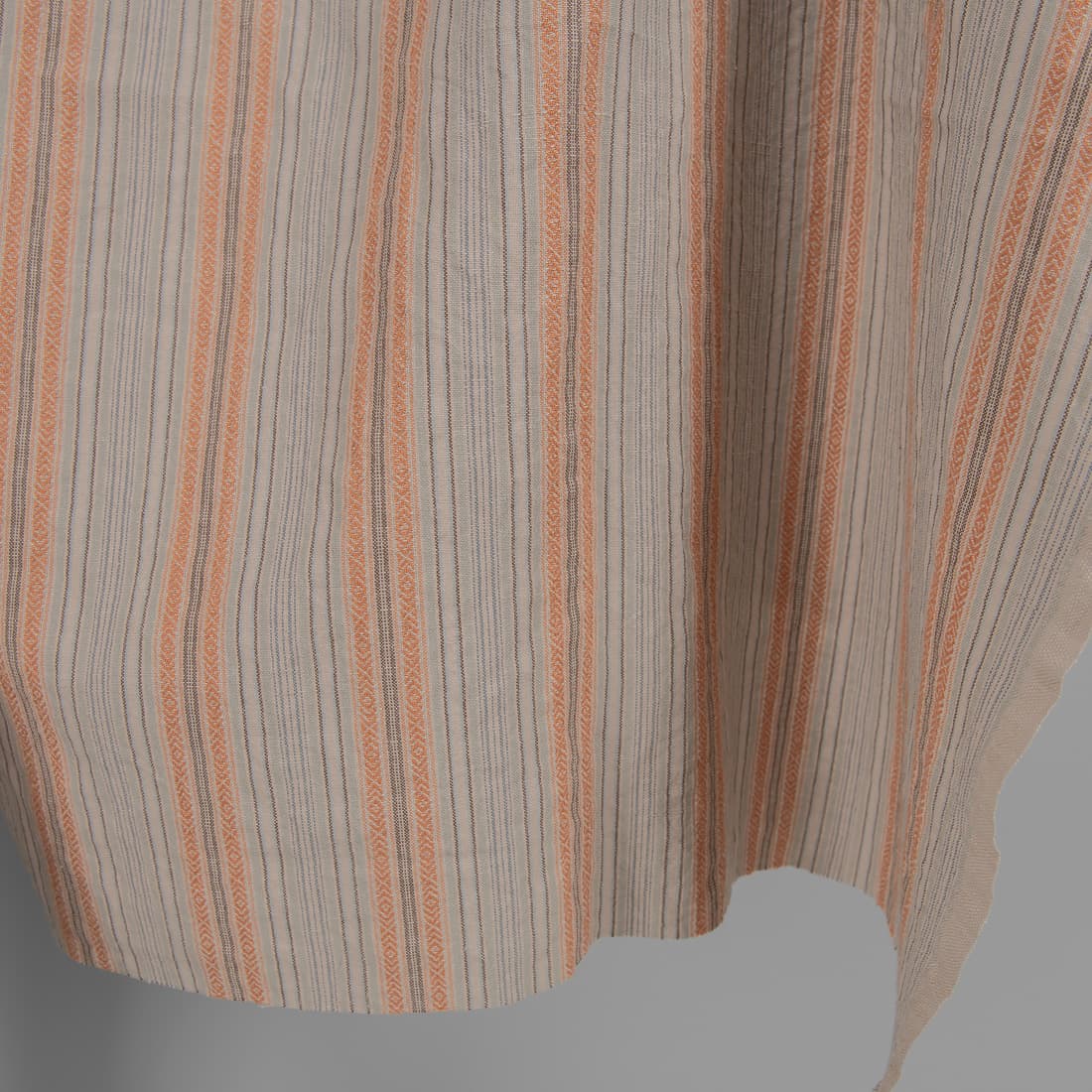 Lin-bomullsstoff med brune mønstrede striper vasket, mykt, skånsomt