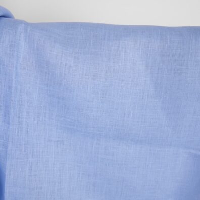 Himmelblått linstoff er tett, rivefast, middels tungt og middels tykt