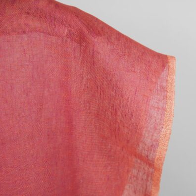 Linstoff rødt melert gjennomsiktig, løstvevd, lett