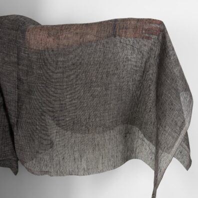 Mørkegrått melert gjennomsiktig linstoff