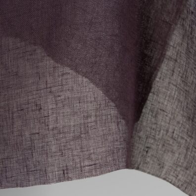 Gjennomsiktig linstoff i lys auberginefarge løstvevd, lett