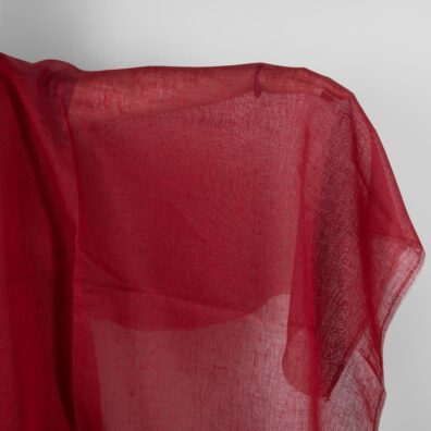 Gjennomsiktig linstoff mørkerødt