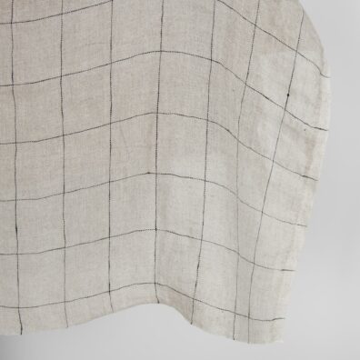 Linstoff naturgrå-svart rutete gjennomsiktig vasket 145cm bredt