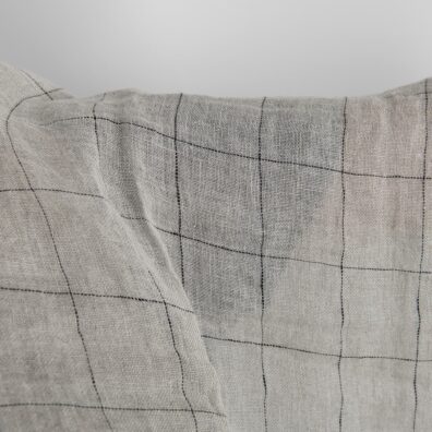 Linstoff naturgrå-svart rutete gjennomsiktig vasket passer til å sy skjerf, gardiner