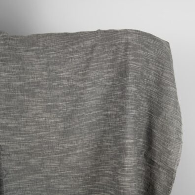 Halvlin vasket stoff i mørkegrå farge