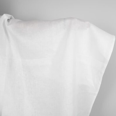 Linstoff i snøhvit med diamantmønster