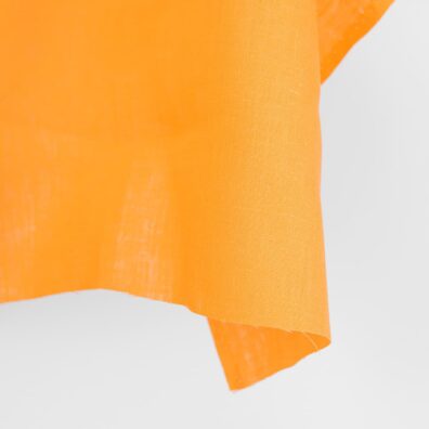 Linstoff i dyp gul farge er tett, middels tungt og middels tykt