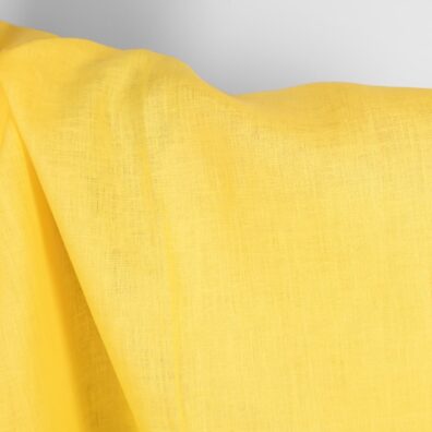 Linstoff i gult til klær, hjemmetekstiler