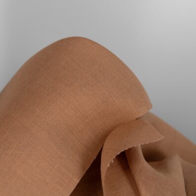 Linstoff lysebrunt er tett, middels tungt og middels tykt