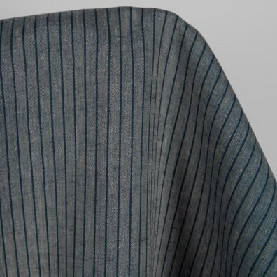 Linstoff med blåsvarte striper for sying klær, hjemmetekstiler