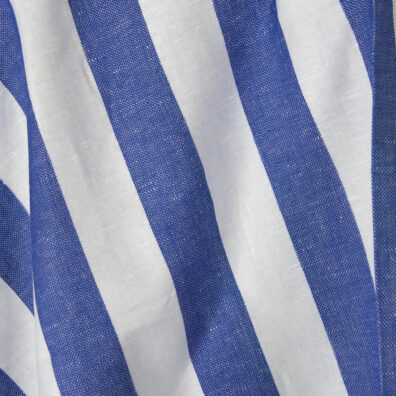 Halvlin med snøhvite, blå striper