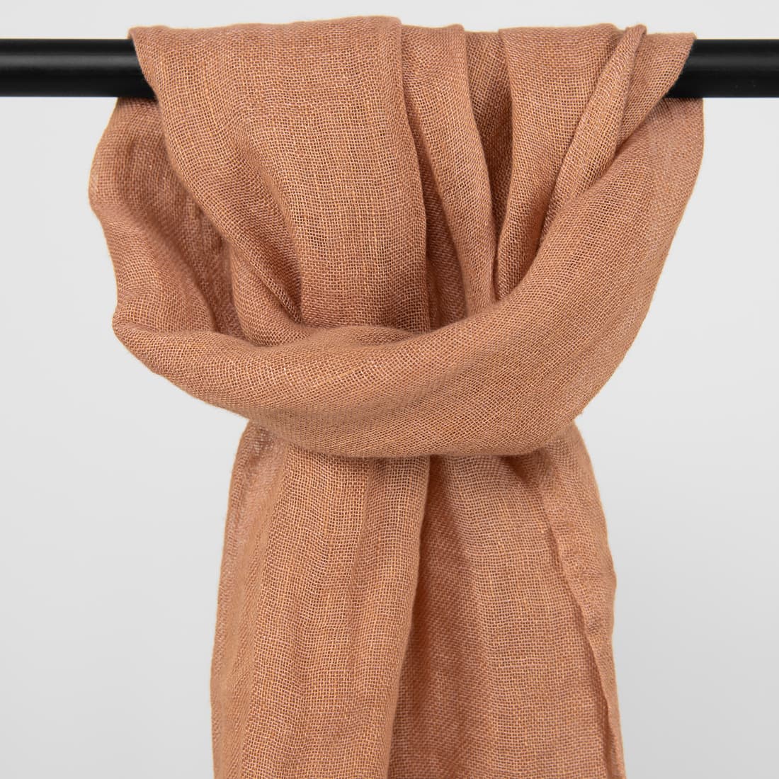 FINO lin sjal i brun leirfarge av spesielt vasket, mykt, skånsomt stoff